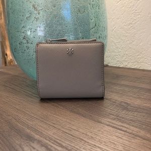 Tory Burch Emerson Saffino Leather Medium Wallet Gray/Silver